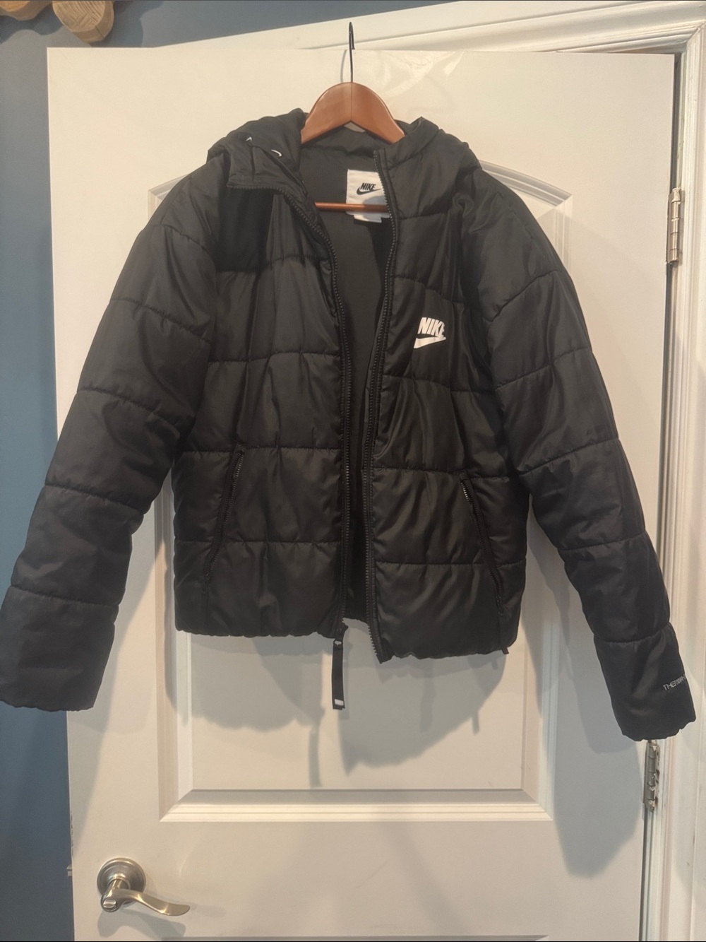 Nike women’s Small Black Quilted Puffer Jacket with Hood hooded
